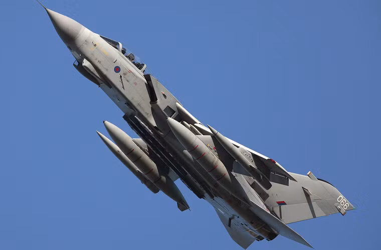 Tornado GR4 là biến thể máy bay ném bom Tornado được phát triển bởi liên doanh Panavia Aircraft GmbH từ những năm 1970. Hiện Tornado GR4 là máy bay ném bom chiến thuật chủ lực của Không quân Hoàng gia Anh hiện tại.