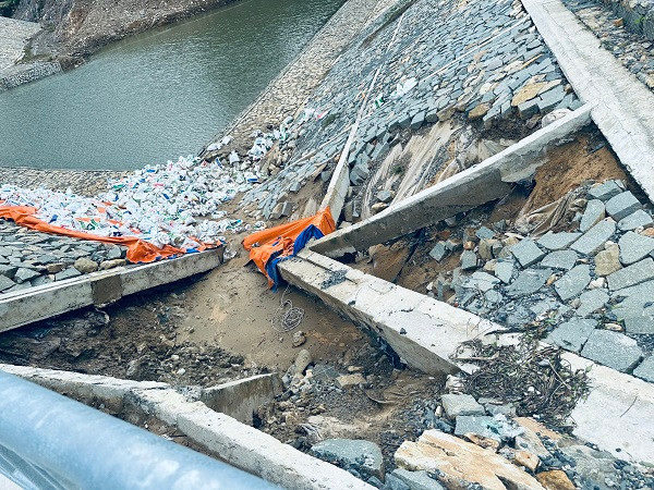 Hồ chứa nước Đất Dốc tại Côn Đảo bị sự cố: Nhà thầu nào thi công? - Hình 3 Ho chua nuoc Dat Doc tai Con Dao bi su co: Nha thau nao thi cong?-Hinh-3