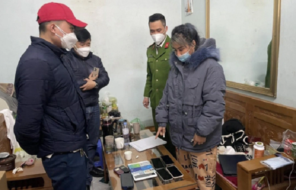 “Om trai dang” khi mua hang hieu cua cac hotgirl