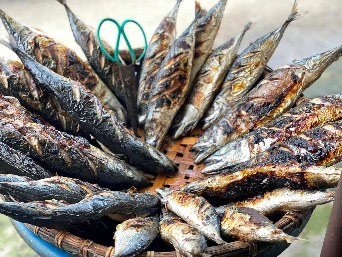 Cá nướng Hộ Độ, món quà quê hút khách ngày Tết - Hình 3 Ca nuong Ho Do, mon qua que hut khach ngay Tet-Hinh-3