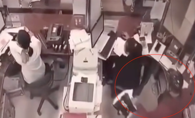 Tên cướp hung tợn mang dao, vật liệu nổ… đi cướp ngân hàng Ten cuop hung ton mang dao, vat lieu no… di cuop ngan hang