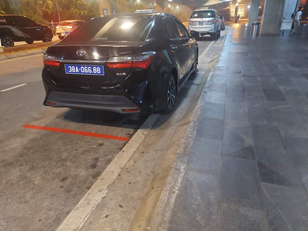 Kiểm điểm Chủ tịch Hội Phụ nữ Hà Tĩnh dùng xe biển xanh đón con - Hình 2 Kiem diem Chu tich Hoi Phu nu Ha Tinh dung xe bien xanh don con-Hinh-2