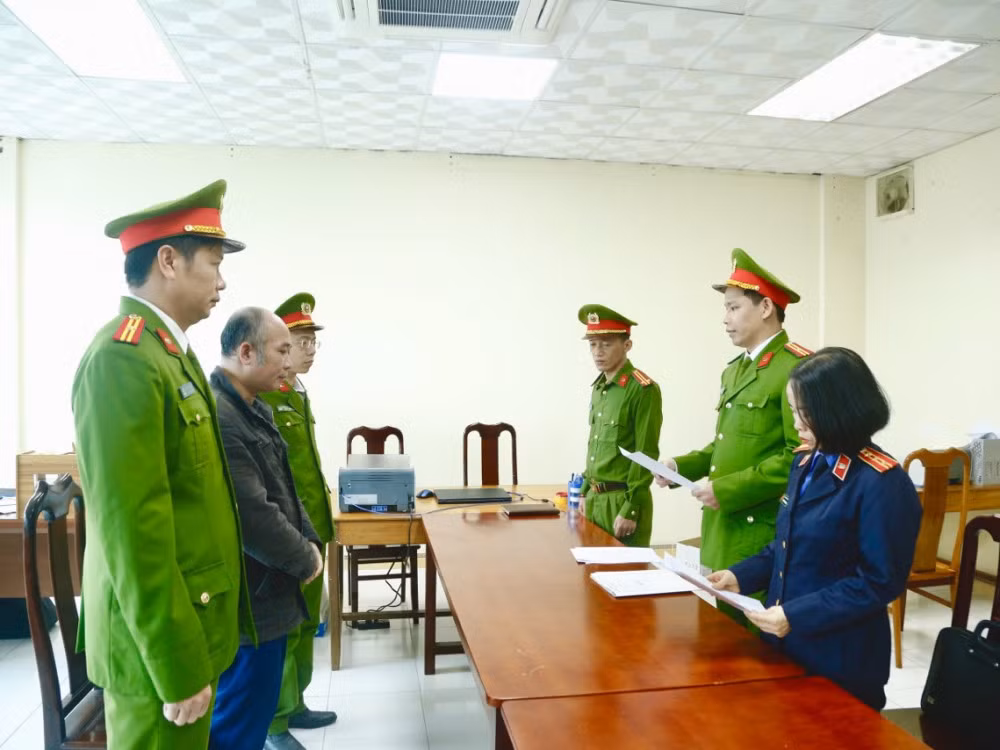 Ha Tinh: Khoi to giam doc lua dao, chiem doat tai san