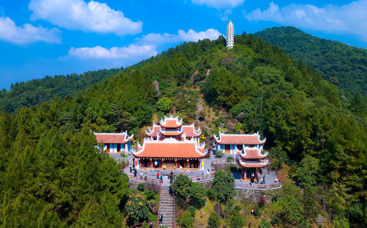 Len chua Huong Tich xoa tuong “ho than” cau mong bach benh tieu tan