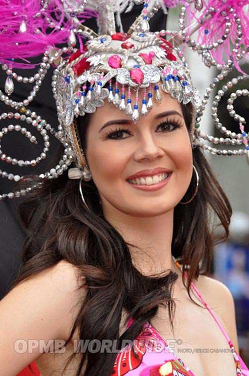 Hoa hậu quốc tế 2009 của Philippines Melody Adelaide Manuel Gersbach qua đời vào năm 2010 sau một tai nạn thảm khốc. Sinh năm 1986, cao 1m70, khi qua đời Melody chỉ mới bước sang tuổi 24.