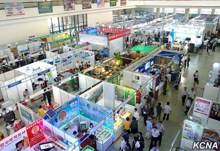 Hang Viet Nam xuat hien trong hoi cho o Trieu Tien