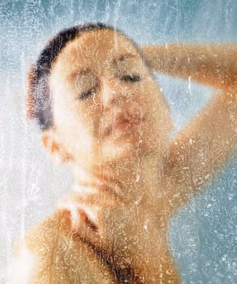 Thường xuyên tắm bằng xà phòng sẽ khiến cơ thể không nhận biết được đâu là vi khuẩn có lợi, đâu là vi khuẩn có hại.