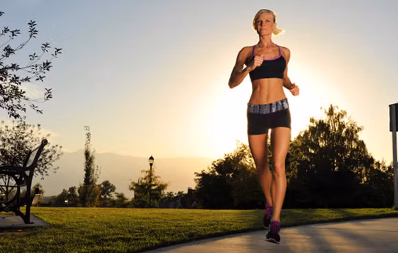 Theo đó, người phụ nữ 47 tuổi tới từ London này đã đi 9 km trong vòng 5 tiếng quanh Công viên quốc gia Grand Canyon.