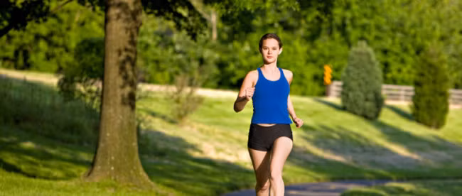 Do não bị hạn chế bởi hộp sọ nên khi não sưng nó sẽ tác động lên xương, chèn ép lên hộp sọ, dẫn tới tình trạng co giật, hôn mê, tổn thương não - và thậm chí tử vong.