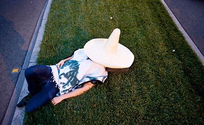 Cảm giác nôn nao sau khi uống rượu say thì nhiều người đã trải qua và sợ hãi. Họ thấy buồn nôn, khát, đầu đau như búa bổ, nhưng vẫn không tránh được những cuộc nhậu tới bến về sau.