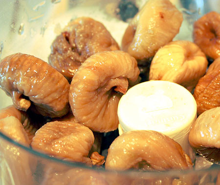 Tuy nhiên, thường xuyên ăn vả sẽ giúp những phụ nữ này tạo ra một lớp chắn bảo vệ cơ thể trước các gốc tự do độc hại, từ đó phòng tránh bệnh ung thư.