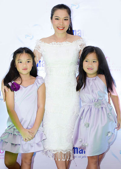 Chính 2 nàng công chúa là người mẫu và là cảm hứng cho những thiết kế của Mỹ Lệ.