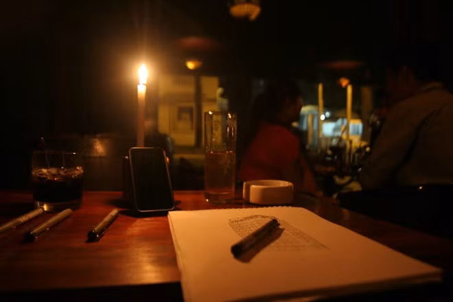 Ngắm kiến trúc những quán cà phê SG hút hồn khách Tây - Hình 10 Ngam kien truc nhung quan ca phe SG hut hon khach Tay-Hinh-10