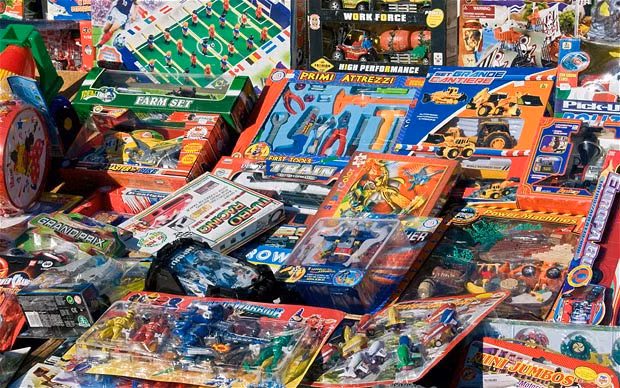 Phthalates là một chất hóa học thường được dùng để làm đồ chơi trẻ em trở nên mềm và dẻo. Tuy nhiên chất này có thể gây dị ứng và hen suyễn.