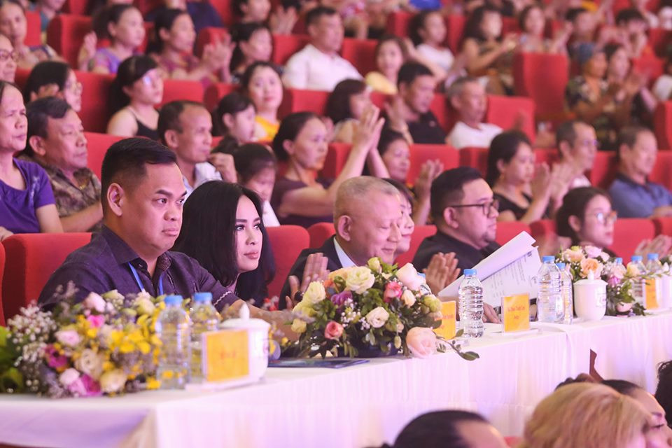 Thí sinh Malaysia giành giải Nhất cuộc thi 'Tiếng hát ASEAN+3' năm 2019 - Hình 5 Thi sinh Malaysia gianh giai Nhat cuoc thi 'Tieng hat ASEAN+3' nam 2019-Hinh-5