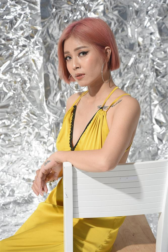 MC Hoang Linh bat ngo len mang tu nhan 'ngu-Hinh-4