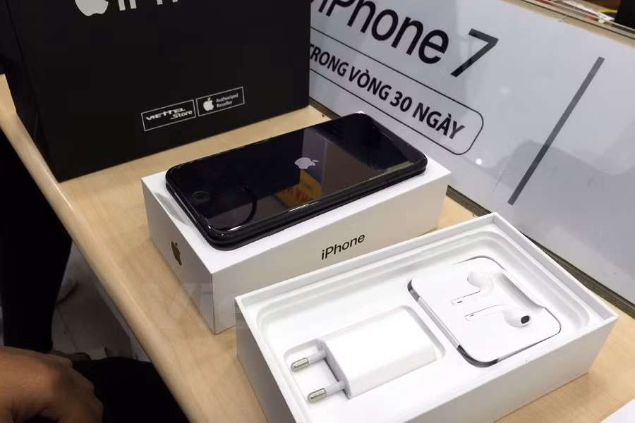 Rất nhiều người yêu mến Apple đã đặt cọc trên các website của các nhà bán lẻ chính hãng. (Ảnh: T.H/Vietnam+)