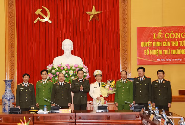 Tan Thu truong Cong an, Y te nhan nhiem vu