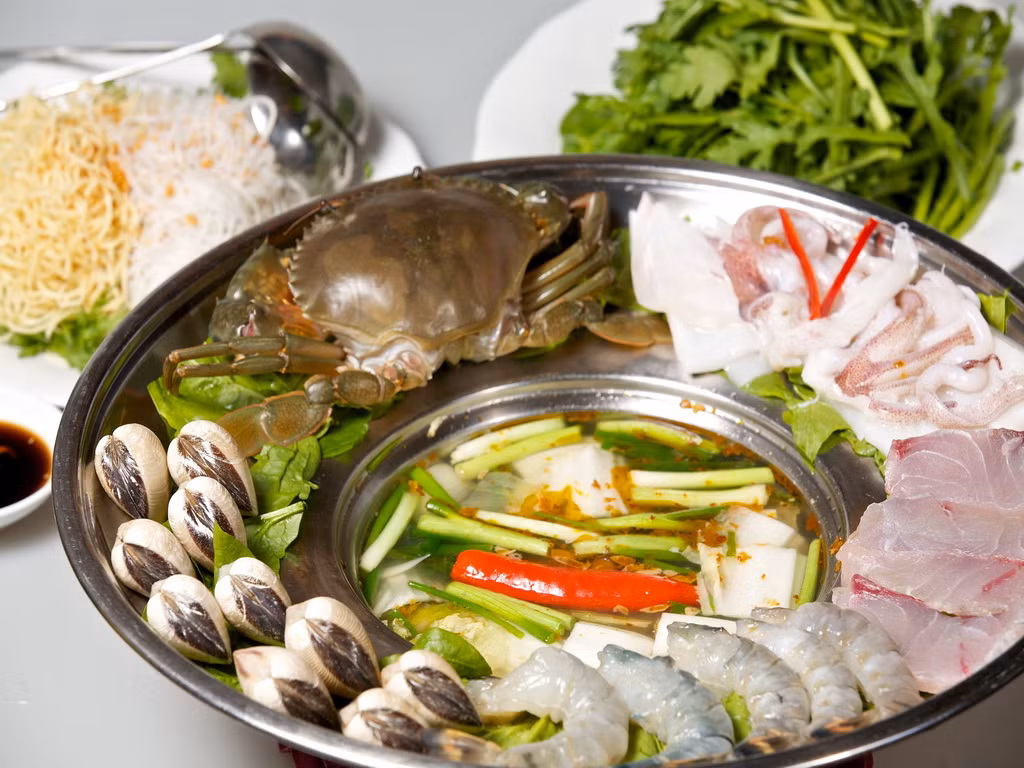 Sai lam chet nguoi khi an lau hai san mua dong