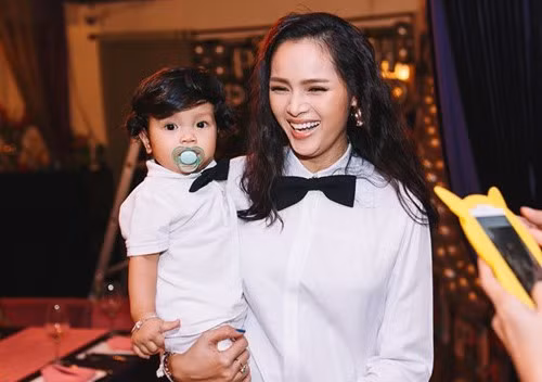 He lo nguoi chong bi an cua dien vien Diem Chau