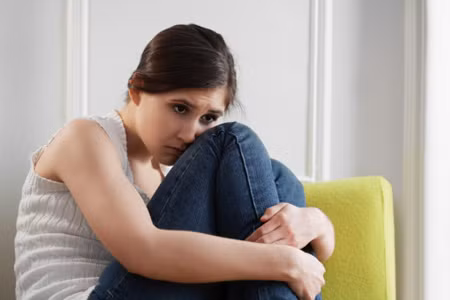 Phá hủy cơ quan sinh sản. Một nghiên cứu mới đây của các nhà khoa học Mỹ chỉ rõ, nam giới hút thuốc có khả năng bị rối loạn chức năng cương dương nhiều hơn. Thêm vào đó, những người đàn ông hút thuốc cũng bị ung thư tinh hoàn cao hơn người khác. Trong khi đó, phụ nữ hút thuốc có khả năng bị ung thư cổ tử cung. Đây đều là các căn bệnh ảnh hưởng tới hoạt động vợ chống của con người. Ảnh: Alobacsi.vn