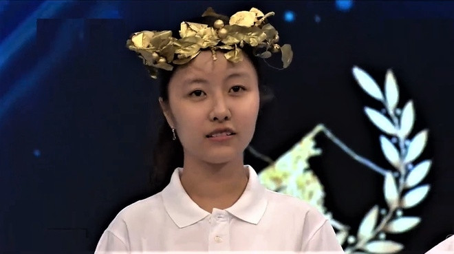 Lê Vũ Quỳnh Hương (trường THPT Phan Chu Trinh, Quảng Nam) là bóng hồng gây ấn tượng tại Olympia 2020 khi giành được 360 điểm ở cuộc thi tuần. Đây là kỷ lục điểm số 21 năm qua do một thí sinh nữ thiết lập. Quỳnh Hương cũng ghi được 150 điểm Tăng tốc - thành tích tốt nhất ở phần thi này tại Olympia 2020.