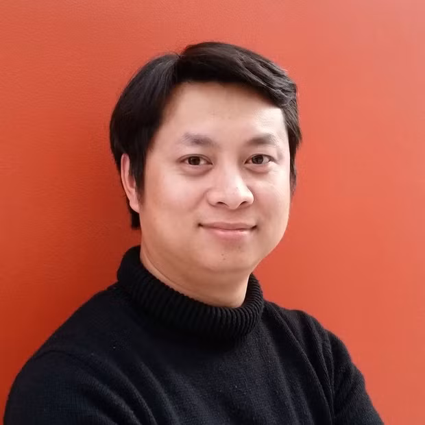 Sau đó, Nguyễn Thành Vinh làm tiếp nghiên cứu sinh để lấy bằng tiến sỹ, cũng nhờ một học bổng tương tự của Chính phủ Australia.