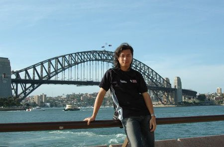 Tuy nhiên, còn rất nhiều thông tin thú vị về Nguyễn Thành Vinh mà nhiều người không biết . Đấy là sau khi thi Đường lên đỉnh Olympia xong, Nguyễn Thành Vinh tham dự kỳ thi Olympic Hóa quốc tế và giành huy chương bạc.