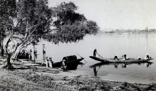 Su thuc ba Tu trong bai tho Thuong vo van vo cung hanh phuc?