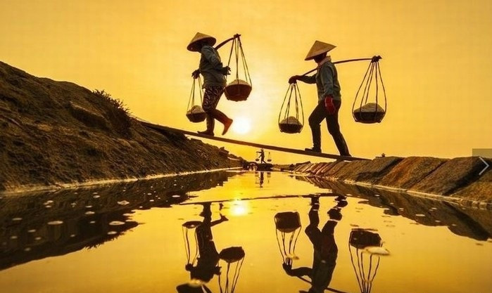 Vợ của Tế Xương là bà Phạm Thị Mẫn, quê ở Lương Đường, Hải Dương. Sinh ra trong một gia đình được xem là khá giả, nhưng khi lấy Tú Xương, bà phải bôn ba buôn bán để nuôi chồng, nuôi con. 