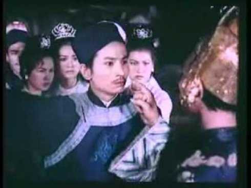 Ngoài ra, cũng có những nhân vật do tác giả tạo ra, chẳng hạn như nhà thơ Bảo Kim cùng nhóm bạn nhân văn và đặc biệt là thần vệ Nguyễn Mại, người được Chúa tin tưởng để trấn giữ công việc bình yên.