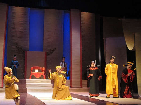 Theo các tác giả trong cuốn Bí sử vương triều, gần đây nhiều nhà sử học Việt Nam đã đưa ra quan điểm về nguyên nhân đích thức của vụ thảm án Lệ Chi Viên. Theo đó, chủ mưa vụ án chính là Nguyễn Thị Anh, vợ thứ của vua Lê Thái Tông, mẹ của thái tử Bang Cơ sau là vua Nhân Tông sau này.