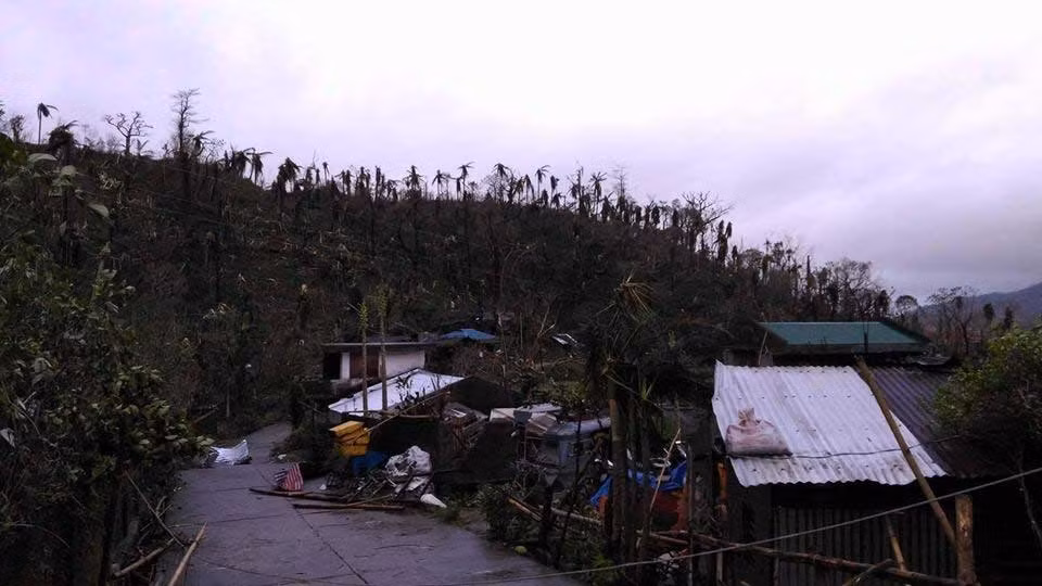 Bão Nock-ten tàn phá ở Catanduanes. Ảnh FB
