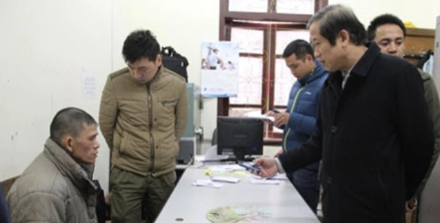 Ban đầu, khi bị di lý về Sơn La, Dũng cãi bay cãi biến sự liên quan của mình đến cái chết của bà L, thế nhưng trước những bằng chứng rất rõ ràng, hắn phải cúi đầu nhận tội. Gã khai nhận có ý định quay lại với chị H. nhưng bà L. dường như không đồng ý. Tối 15/2/2016, Dũng phát hiện chị H. ngồi sau xe máy một người đàn ông khác. Gã chặn đường, đấm vào mặt người đàn ông kia. Thấy thế chị H. bảo Dũng về nhà nói chuyện.