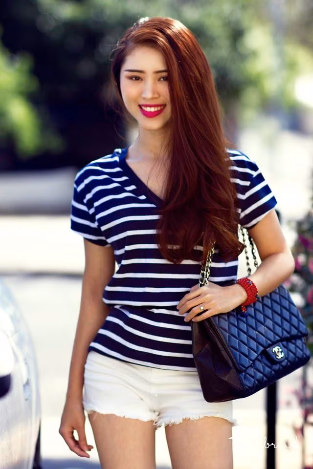 Phương Thuý sở hữu blog Fierybread chuyên cập nhật những bài viết về xu hướng làm đẹp, review các sản phẩm làm đẹp, mỹ phẩm, đem đến cho các cô gái trẻ rất nhiều kiến thức mới. Trang blog dù ra mắt chưa lâu nhưng đã có số lượng người theo dõi rất lớn nhờ sự chi tiết trong từng bài viết, hình ảnh đẹp…