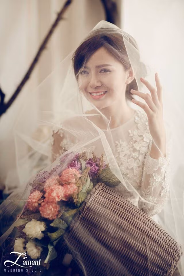 Ngắm cô dâu Tú Linh xinh đẹp hớp hồn.