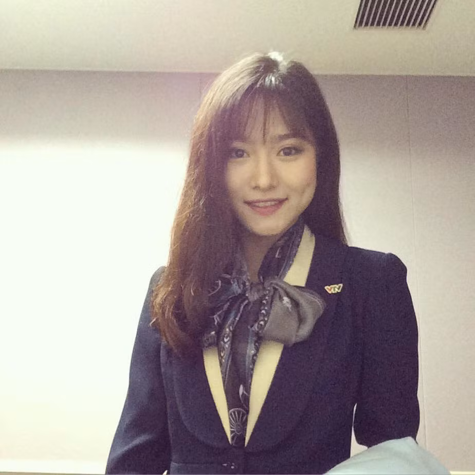 Đến năm thứ 2, Mai Trang tham gia cuộc thi Cầu vồng - tìm kiếm MC trên truyền hình nhưng không đi được đến vòng cuối cùng. Tuy nhiên với sự phát hiện của một tiền bối tại VTV2, Mai Trang vẫn có cơ hội làm người dẫn chuyên nghiệp cho chương trình Bạn của nhà nông. Cô gắn bó với nghề MC chuyên nghiệp với chương trình của kênh VTV2 đến nay đã được 3 năm.