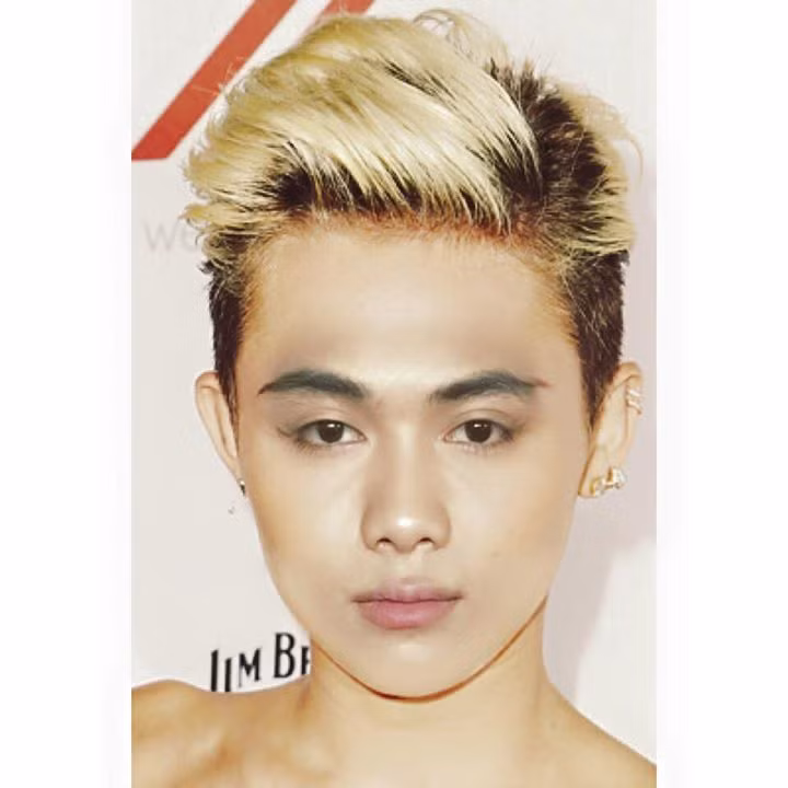 Anh cũng sử dụng những bức ảnh chế này vào trong những bài đăng chúc mừng sinh nhật hoặc nhắc lại kỷ niệm với bạn bè.