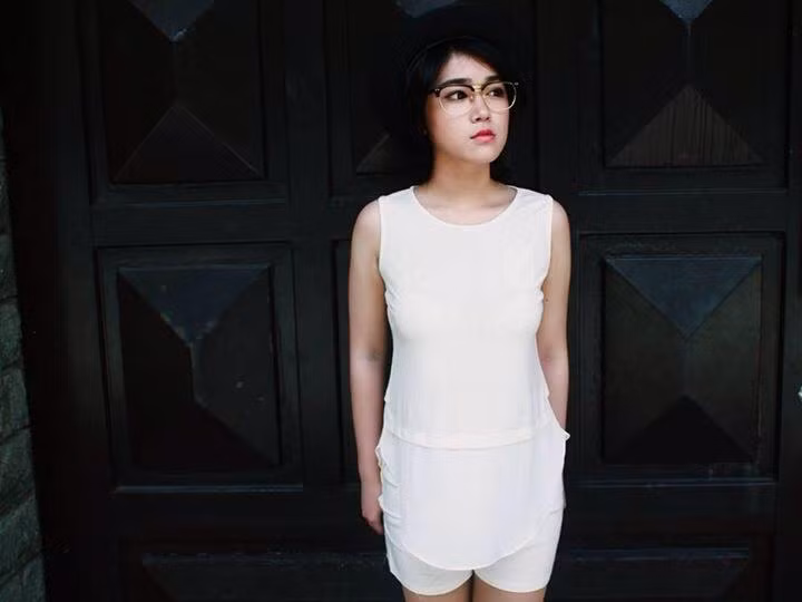 Tuy nhiên, cô bạn 9X cũng không giấu giếm sự thích thú khi người khác cho rằng bản thân giống với một người nổi tiếng, giàu tài năng như vậy.