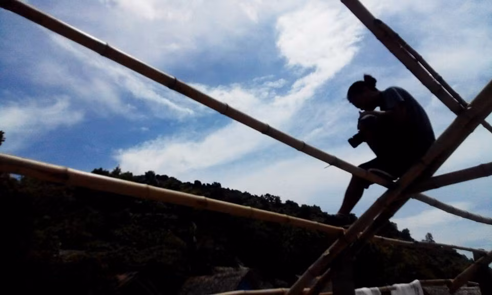 Để cho ra những khung hình độc, bắt mắt và giàu tính nghệ thuật, Hải Lê Cao và các cộng sự của anh không ngại trèo cao, đứng ở những nơi chênh vênh, hiểm trở. Với nhiếp ảnh gia 8X này, khi đã "say góc" thì anh dường như quên hết mọi nguy hiểm.