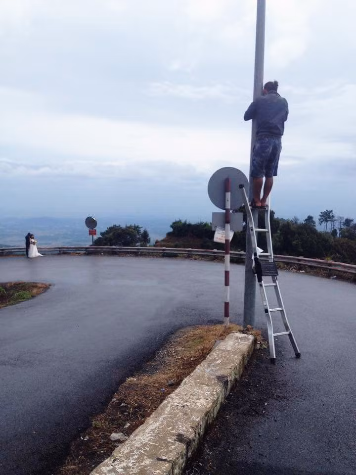 Thành viên trong ekip Hải Lê Cao bắc thang trèo cao khá nguy hiểm chỉ để săn một góc ảnh đẹp. Sự nhiệt huyết trong công việc xuất phát từ quan điểm, định hướng riêng về nghệ thuật. Hải Lê Cao thường chia sẻ với những thành viên trong ekip về mục đích nghề nghiệp của mình với tư tưởng: Hãy biến mình thành sản phẩm khác biệt duy nhất.