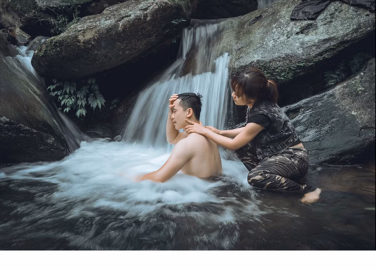 Không chỉ hấp dẫn ở cốt truyện, bộ ảnh được đầu tư khá kỹ lưỡng về lựa chọn bối cảnh, trang phục, hoá trang nên tạo được sức thuyết phục cho người xem.