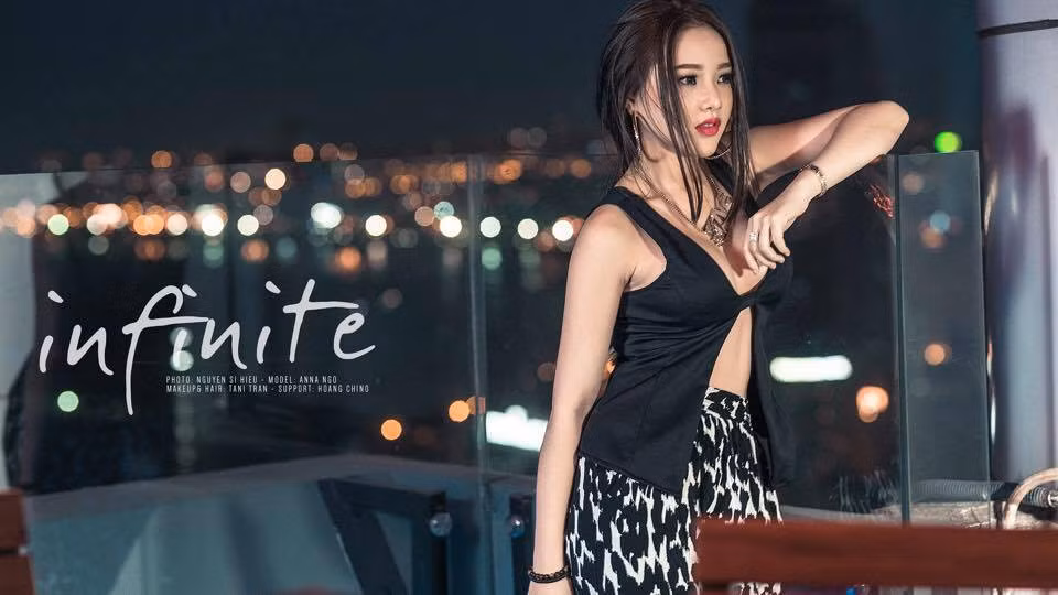 Ngô Ngọc Như, sinh năm 1994 là nữ DJ Sài thành được biết đến với nghệ danh Anna Ngô. 21 tuổi, Ngọc Như có 3 năm trong nghề DJ. Tiếp xúc với nghề khá vất vả nhưng nhờ sự chăm chỉ, cần mẫn, ham học hỏi và tự trau dồi, cô nàng đã có nhiều bước tiến bộ trong sự nghiệp. Ảnh: Nguyễn Sĩ Hiếu/FBNV.