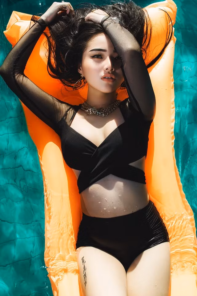 Ngọc Như cho biết cô luôn chọn lựa những vị khách đáng tin, đứng đắn để giao lưu và thường từ chối những người có dấu hiệu không tốt hoặc đã say xỉn quá đà. Chính điều này đã khiến Ngọc Như từng không ít lần bị những vị khách quá khích chửi bới chỉ vì lý do cô từ chối uống rượu, xã giao.