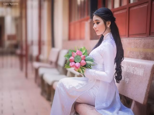 Từ một cô nàng mũm mĩm, thiếu tự tin ngày nào, hiện Như Ý đã có vóc dáng và cuộc sống hoàn toàn khác. Thân hình nuột nà giúp cô bạn 9X được nhiều người chú ý, khen ngợi, học hỏi bí quyết giảm cân, tập luyện để có chiều cao tăng đến mức “đột biến”.