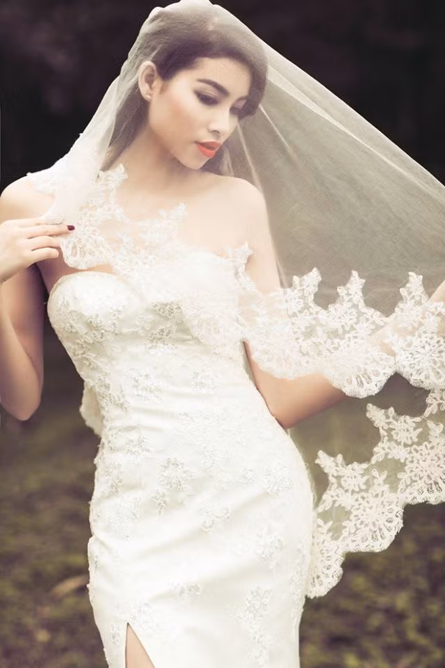 Phạm Thị Hương góp mặt trên nhiều sàn diễn thời trang trong nước và nhanh chóng tạo được những ấn tượng riêng nhờ hình thể đẹp và phong cách chuyên nghiệp.