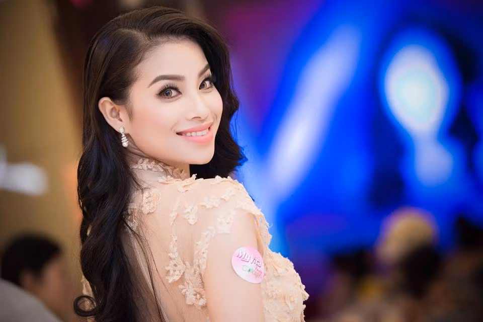 Tuy nhiên, cũng chính nhan sắc, khuôn mặt có nhiều thay đổi giữa xưa - nay nên trong thời gian dự thi Hoa hậu Hoàn vũ Việt Nam 2015, Phạm Thị Hương cũng dính vào không ít rắc rối.