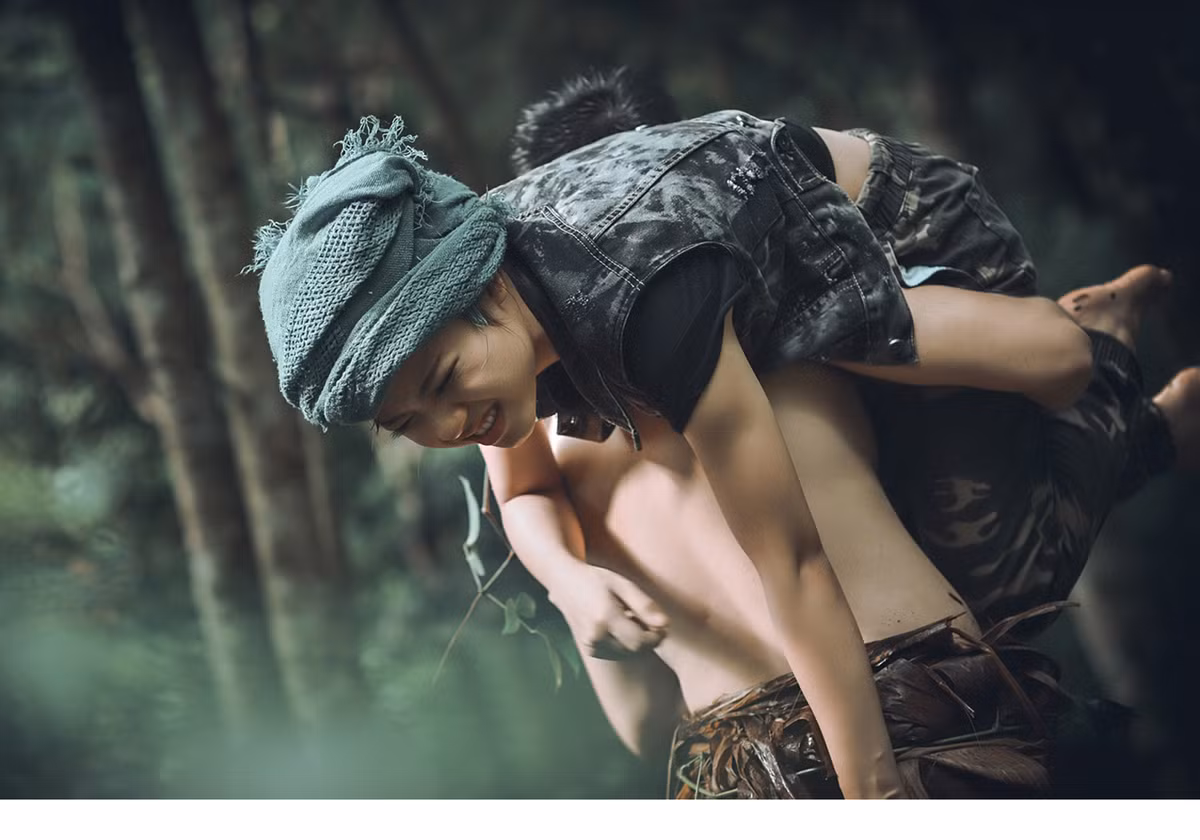 Nguyễn Huyền và Duy Tuấn đầu tư ý tưởng và công sức tạo nên một câu chuyện tình trọn vẹn giữa một chàng trai sống lâu năm nơi rừng sâu núi thẳm với một nữ phượt thủ đi lạc.