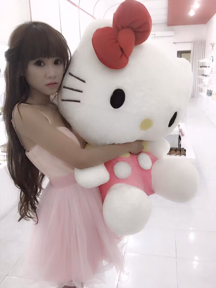 Tuy vậy, thời gian đầu Diễm Nhi cũng đã phải khóc, bị mất ngủ, cảm thấy vô cùng khó chịu trước những áp lực mà dân mạng tạo ra sau khi đoạn clip cover được lan truyền rộng rãi. Nhưng rồi khi đã trấn tĩnh lại, Diễm Nhi nhận ra dù có thể nào thì cô cũng không bỏ được tính điệu đà của mình.