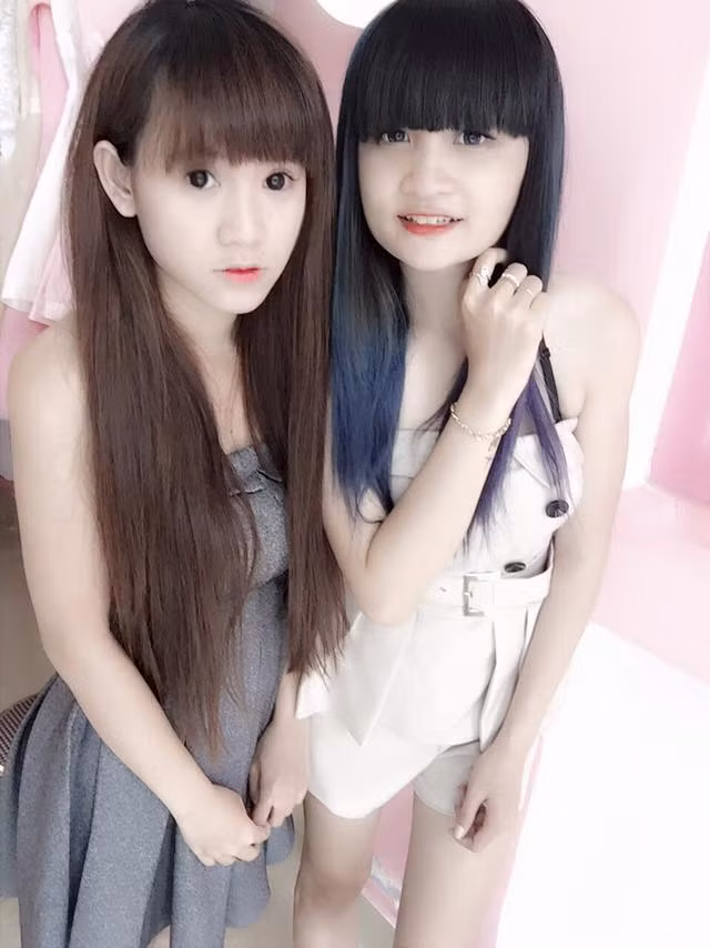 Diễm Nhi hiện là cô chủ của một shop kinh doanh thời trang, quần áo và làm đẹp cho teen, giới trẻ ở TP HCM. Cô bạn quen biết và chơi với khá nhiều gương mặt trẻ Sài thành từng gây nhiều chú ý với cư dân mạng, cộng đồng giới trẻ Việt nói chung.